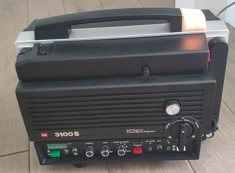 Vintage GAF 3100S SOUND Adjustable Speed Super 8 Projector, Bulb included